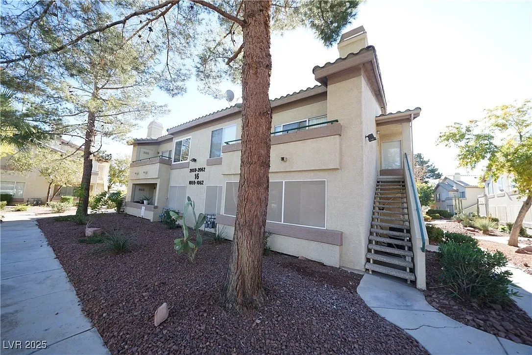 1 bed, 1.0 bath, 695 sqft, $1,095 — Photo 1