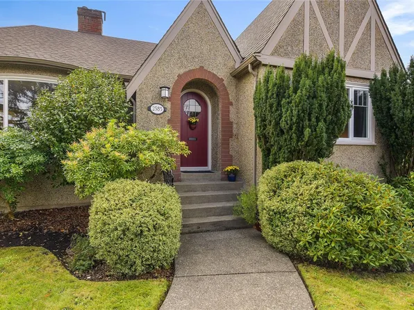 2585 Dufferin Ave, Oak Bay, BC V8R 3L5