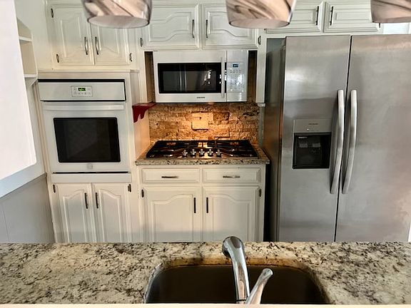 3rd image of 208 San Jacinto Ct