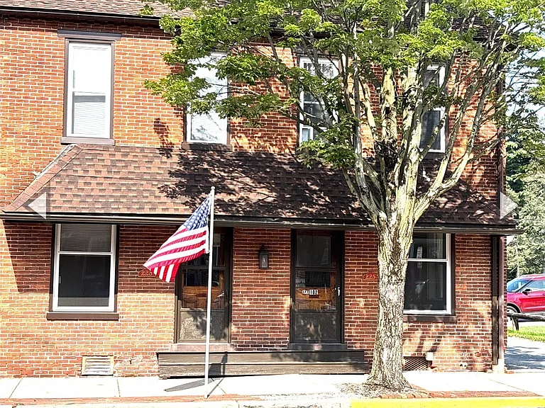 223-225 S Market St — Photo 9