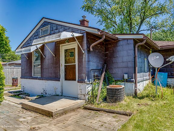 2nd image of 812 Greenfield Ave