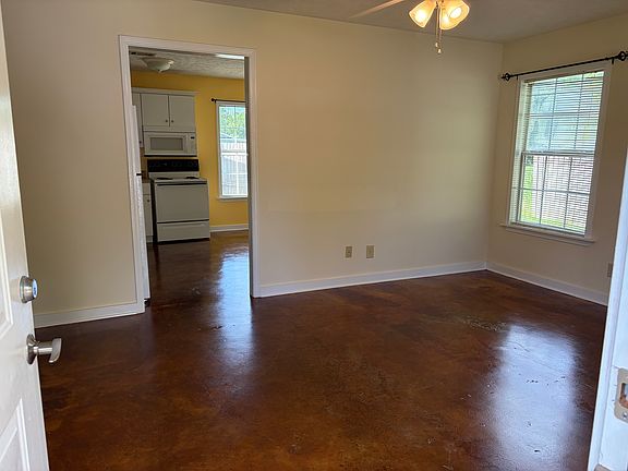 3rd image of 31 Cottage Ln