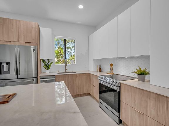 3rd image of 2420 Venetian Way #2420