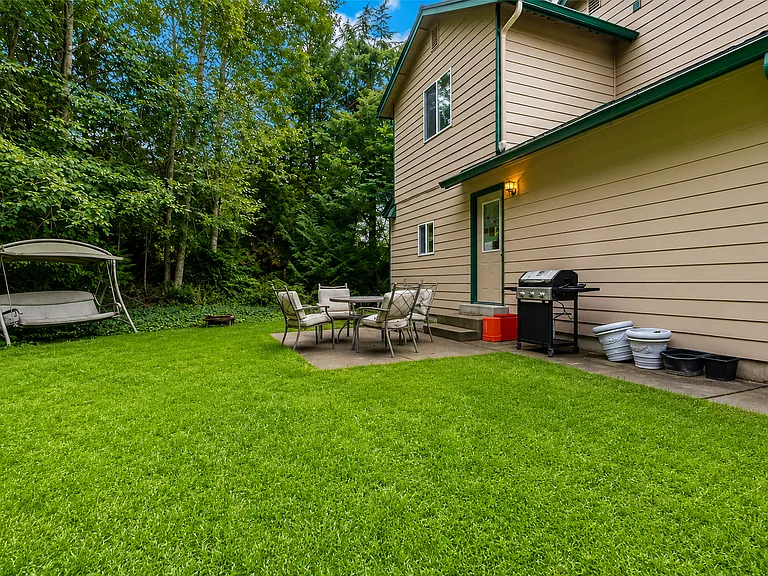 1179 NE Nittney Ln — Photo 3