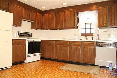 Lots of cabinets