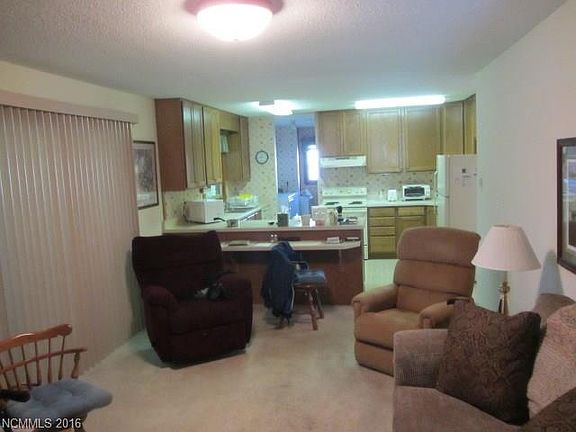 2nd image of 275 Knollwood Dr