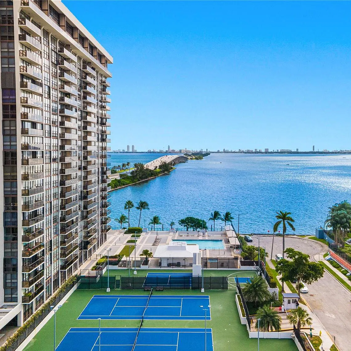 1 bed, 1.5 bath, 800 sqft, $2,675 — Photo 1