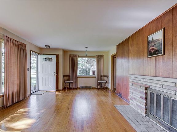 4th image of 5091 Whitethorn Ave