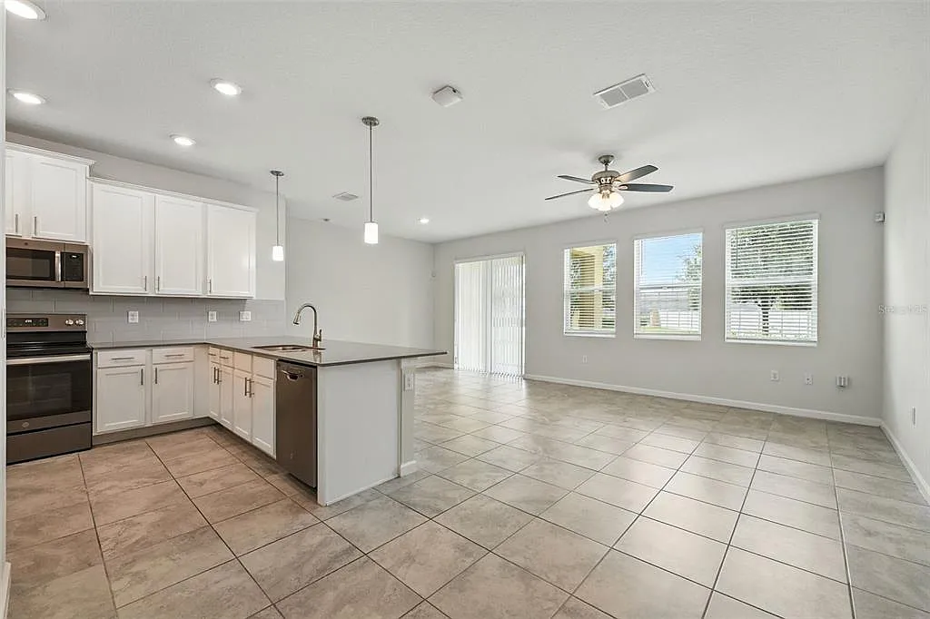 3 bed, 2.5 bath, 1741 sqft, $2,495 — Photo 4