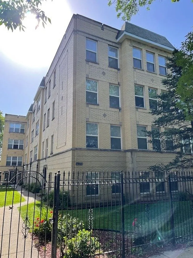 GS Oak Park Flats — Photo 1