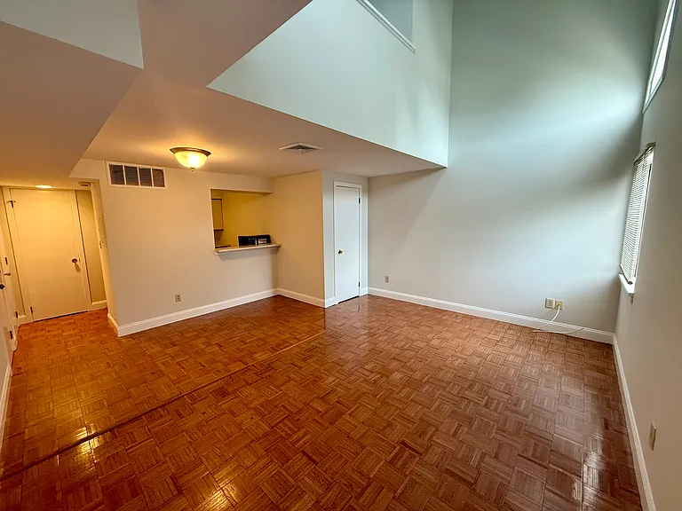 105 Tremont Ave #C — Photo 2