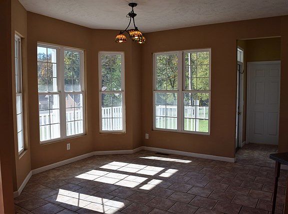 4th image of 512 Zeigler Dr