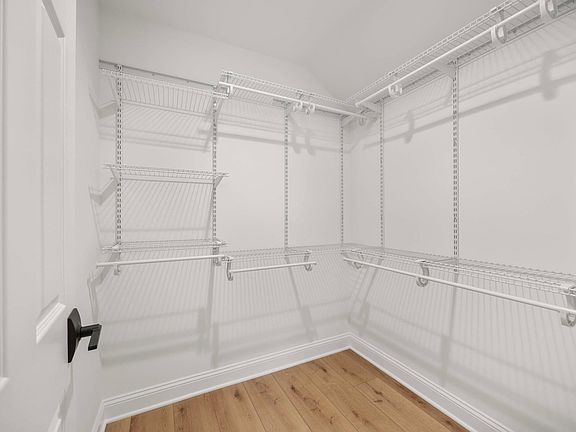 5th image of 354 Parkway Dr