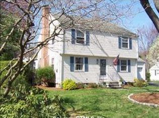 18 Greensview Dr, West Hartford, CT 06107