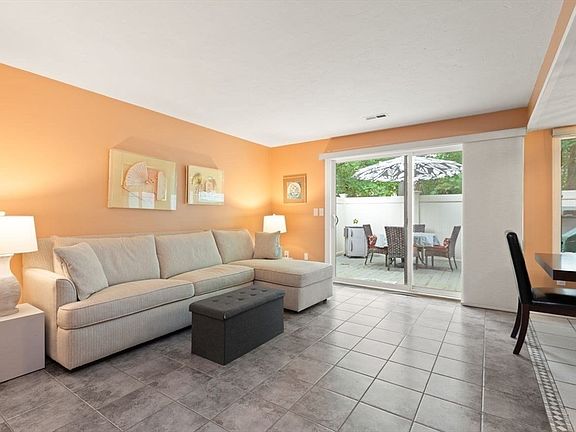 3rd image of 15 Greenbrook Dr Unit 15