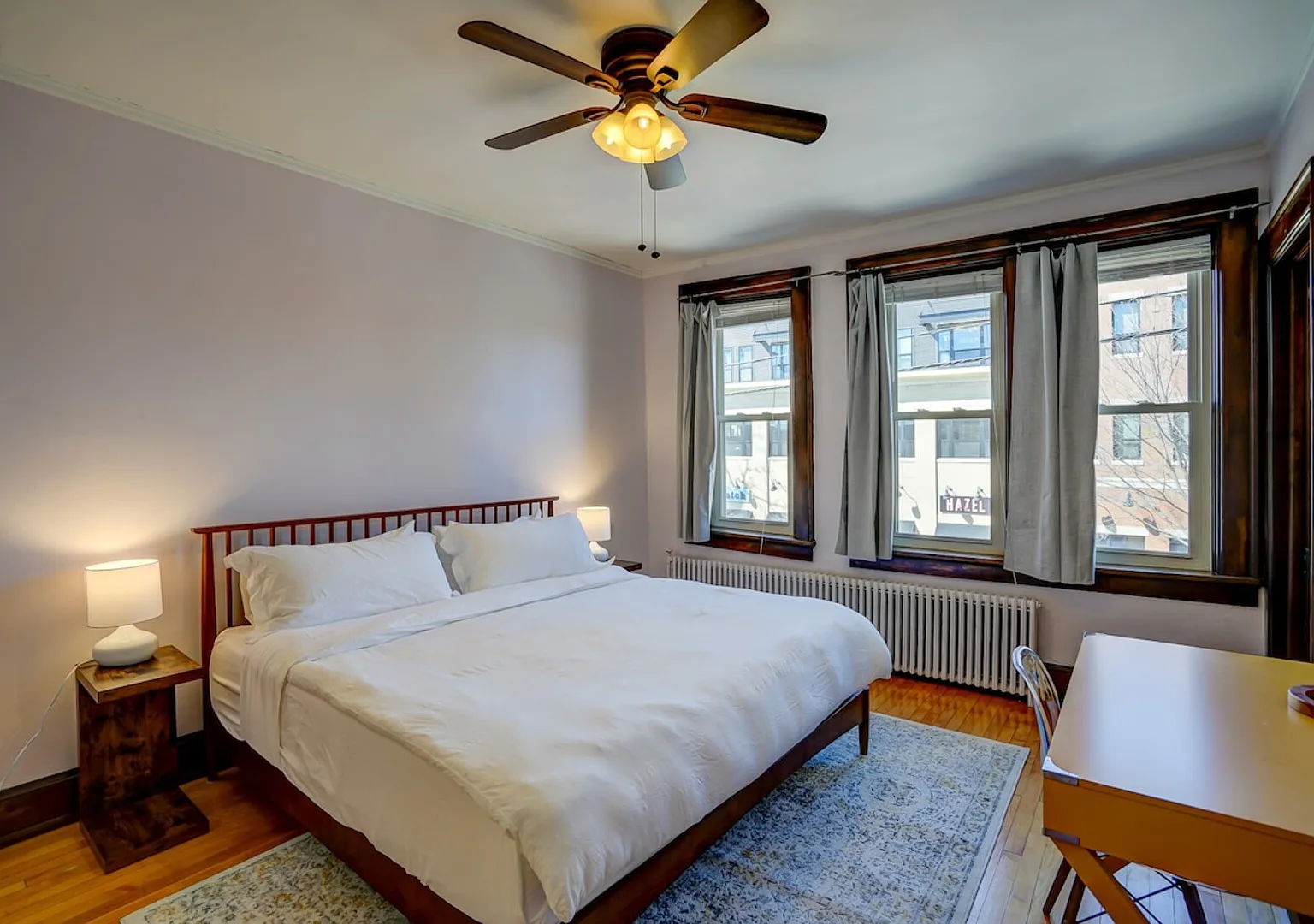 Willy St 2 Work Spaces 2 King Beds Prime Loc! — Photo 3