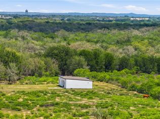 950 Highsmith Rd, Luling, TX 78648