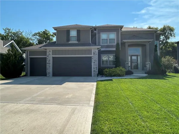 2911 SW Arthur Dr, Lees Summit, MO 64082