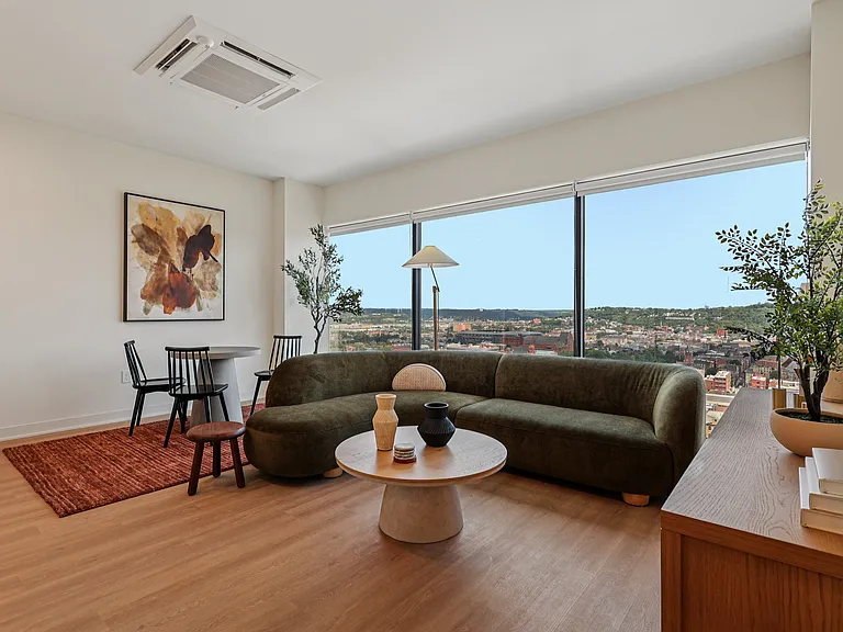 7 West 7th Apartments — Photo 16