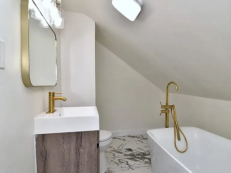 Third floor full bath