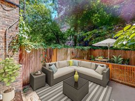 318 E 89th St, New York, NY