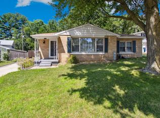 923 Beech Dr, Dixon, IL 61021