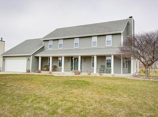 1030 E Stonegate Dr, Oak Creek, WI 53154