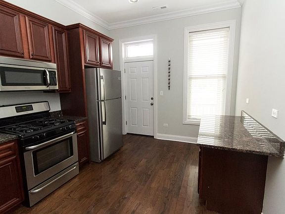 5th image of 933 W Newport Ave APT 2L