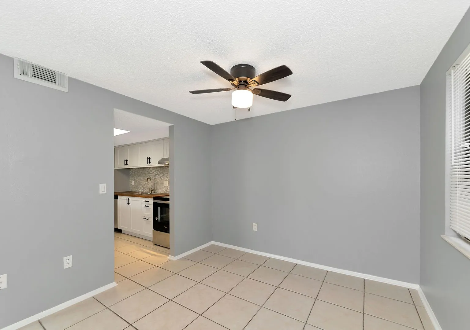 Unfurnished Annual Rental — Photo 4