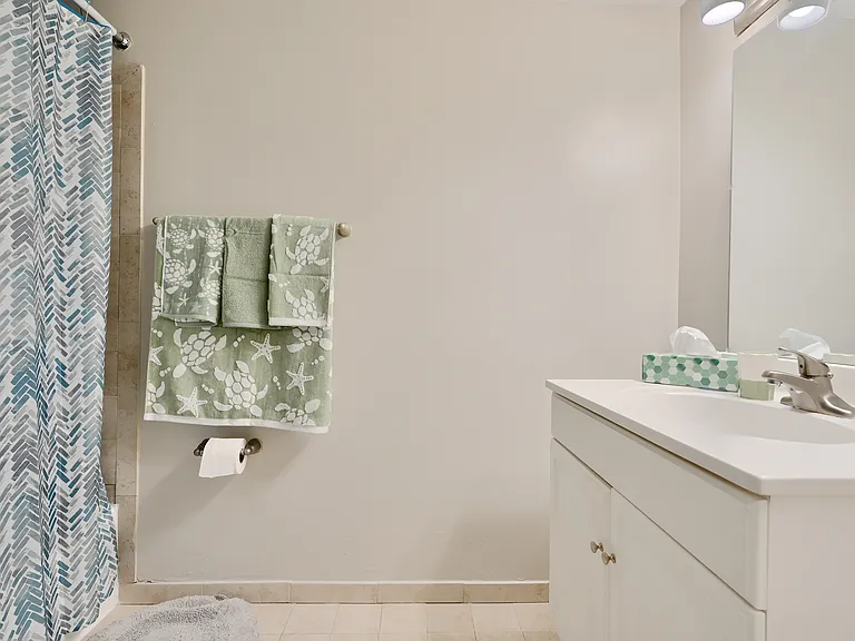 Westchester West Apartments — Photo 39