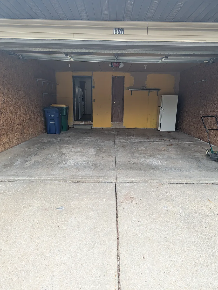Building Photo - 1357 Regal Ave