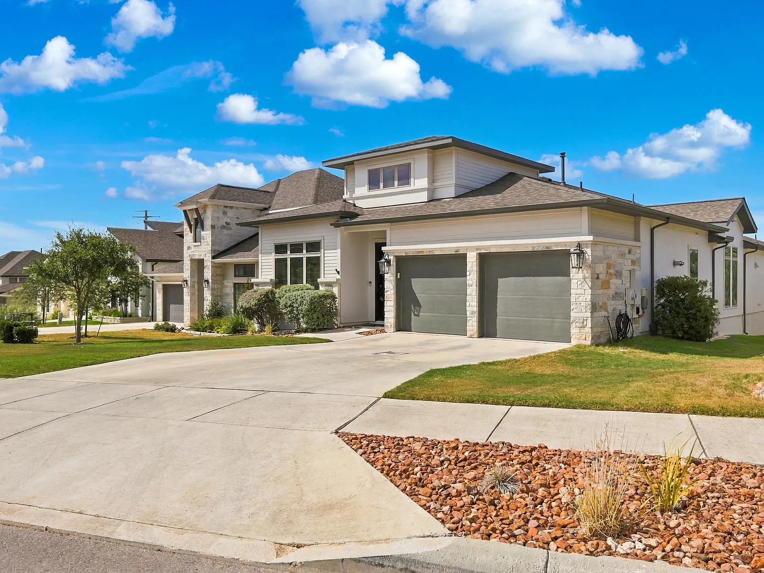 4 bed, 2627 sqft, $3,800 — Photo 3