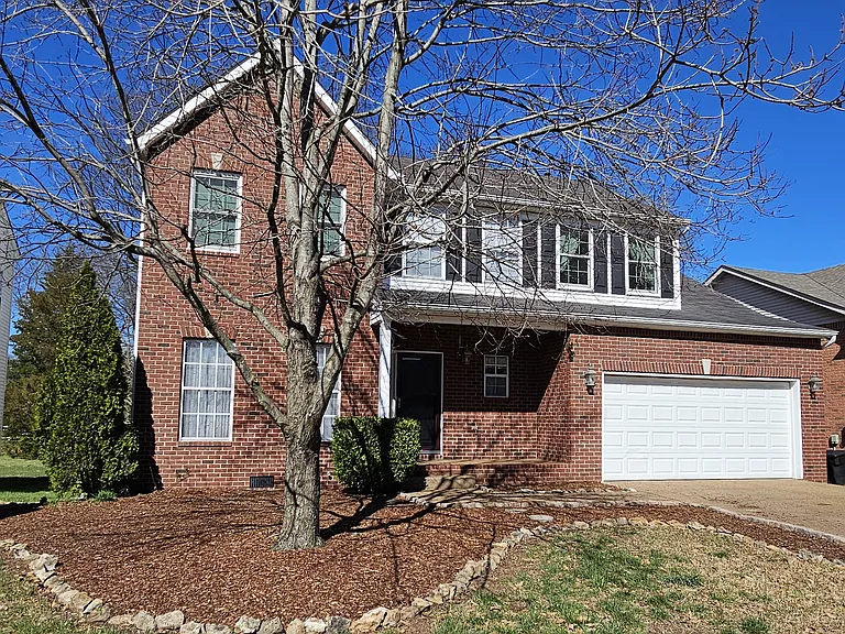 1207 Kelly Ct — Photo 2