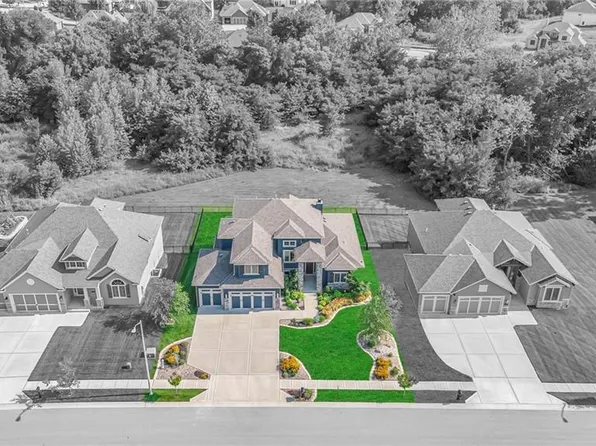 2909 NE 92nd St, Kansas City, MO 64156