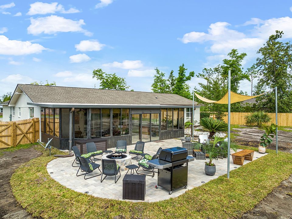 Awesome backyard with fire pit and BBQ