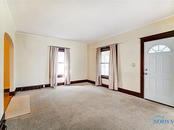4th image of 927 Ogden Ave