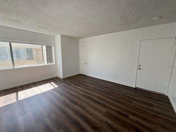 5th image of 1224 W 107th St #8
