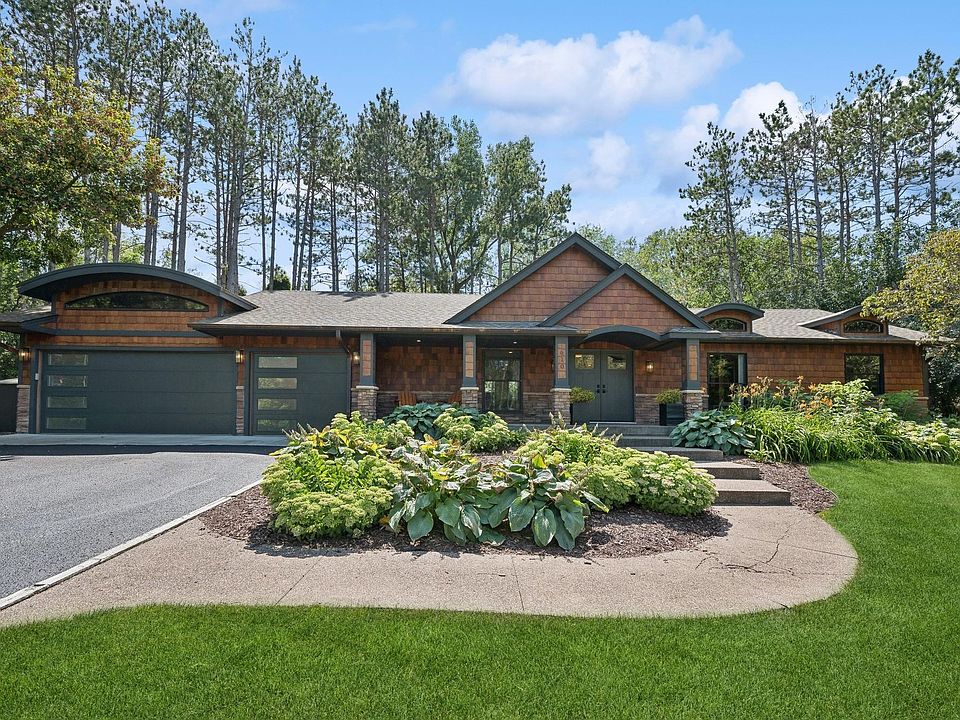 1st image of 610 Queensland Ln N