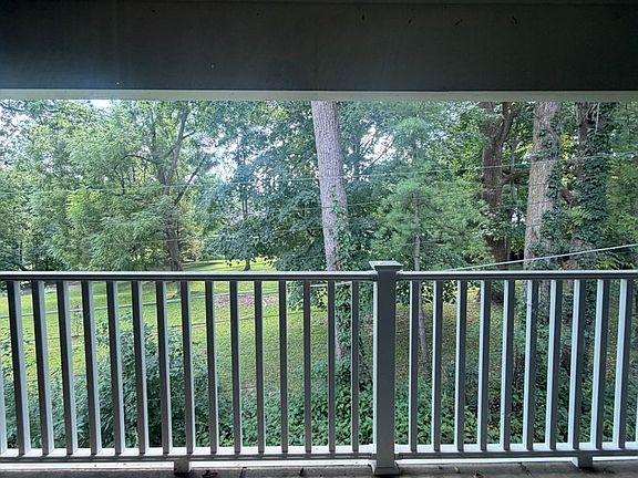 3rd image of 816 Oak St #3