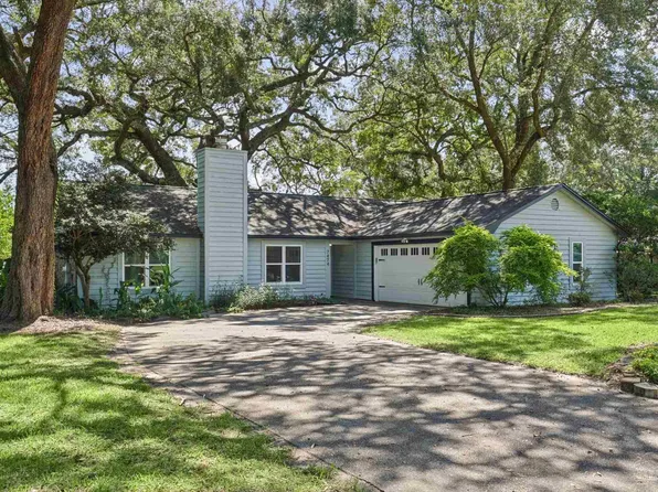7474 Baywoods Ln, Pensacola, FL 32504
