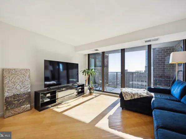 1420 Locust St APT 31D, Philadelphia, PA 19102