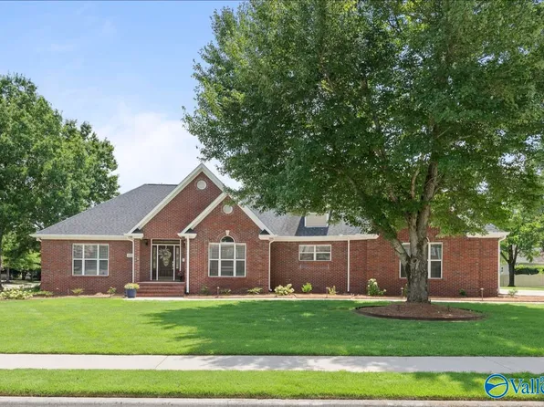 2852 Hampton Cove Way SE, Owens Cross Roads, AL 35763