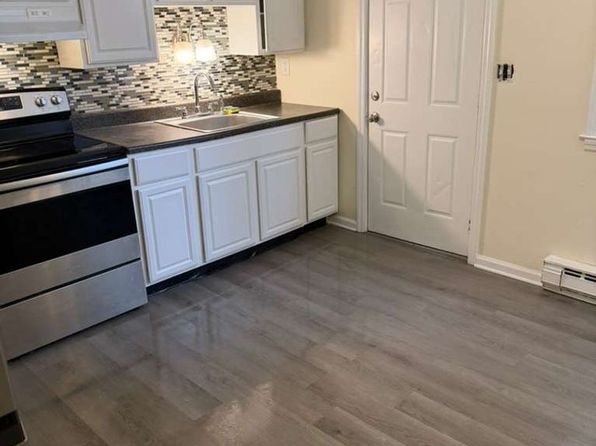 62 King Cole Rd APT 14