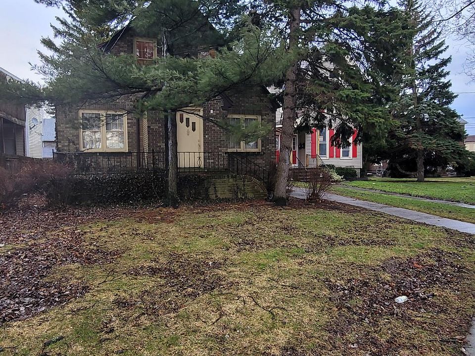 2nd image of 323 Portage Rd #1