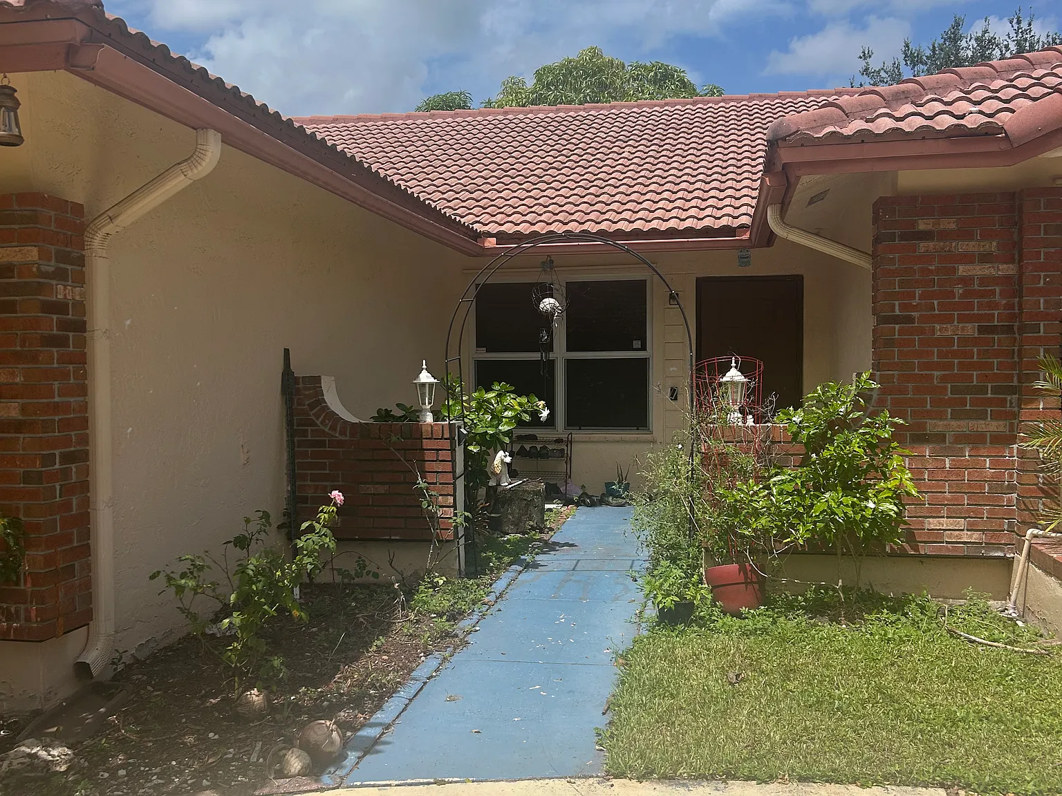 4 bed, 3200 sqft, $4,950 — Photo 1