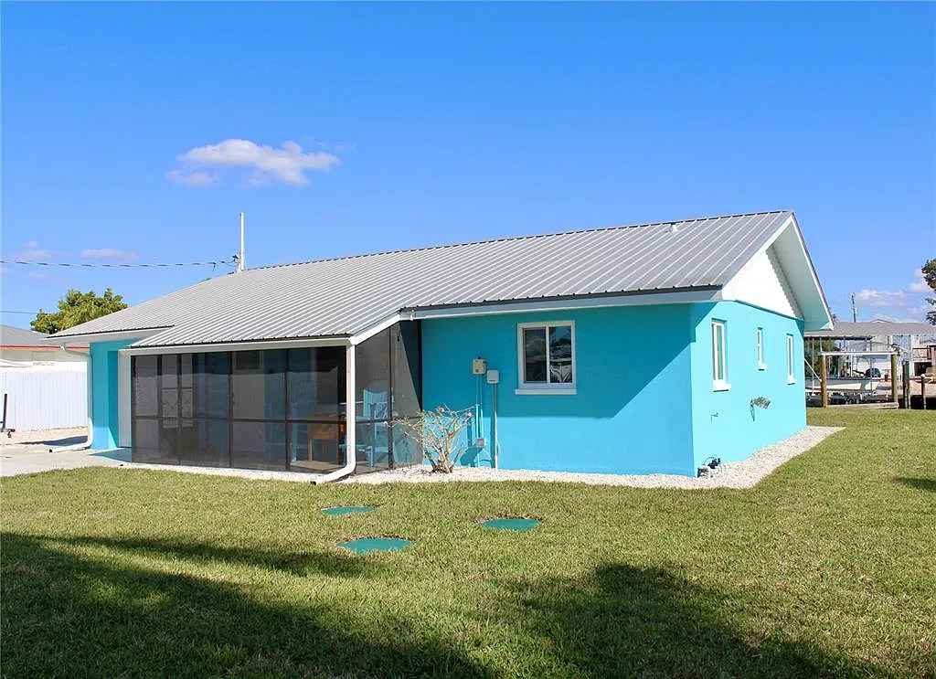 2 bed, 1.0 bath, 841 sqft, $5,300 — Photo 1