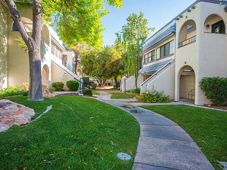 1406 Santa Margarita St #B — Photo 38