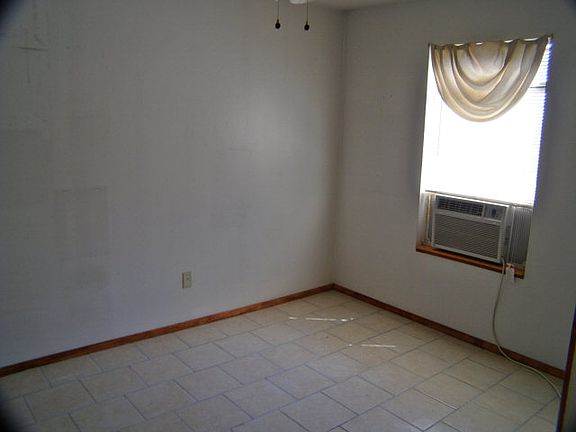 4th image of 1505 Campbell St