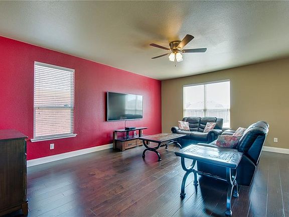 5th image of 1718 Oak Glen Dr