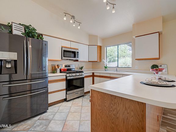 5th image of 2497 Canyon View Dr
